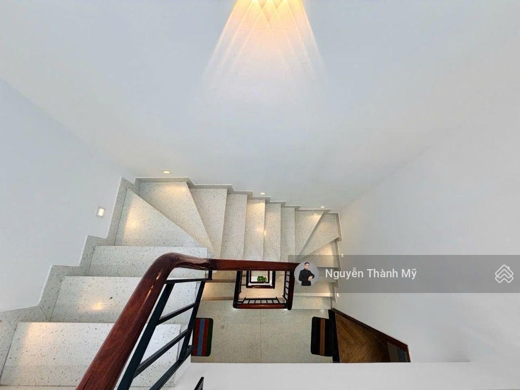 Công viên làng hoa  siêu phẩm 5 tầng  khu nhà lầu vip  chỉ nhỉnh 8 đồng