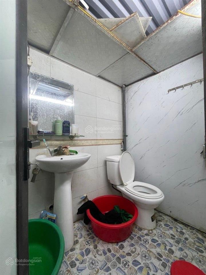 Tầng 1 ô tô đỗ cửa ga giáp bát, kinh doanh nhỏ chỉ nhỉnh 2 tỷ