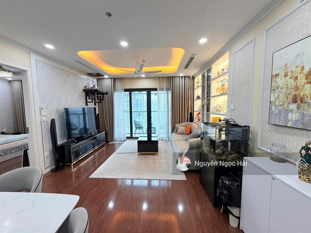 Giá chuẩn!! chính chủ bán căn 2 ngủ 93m giá 7.9 tỷ full nội thất tại golden land