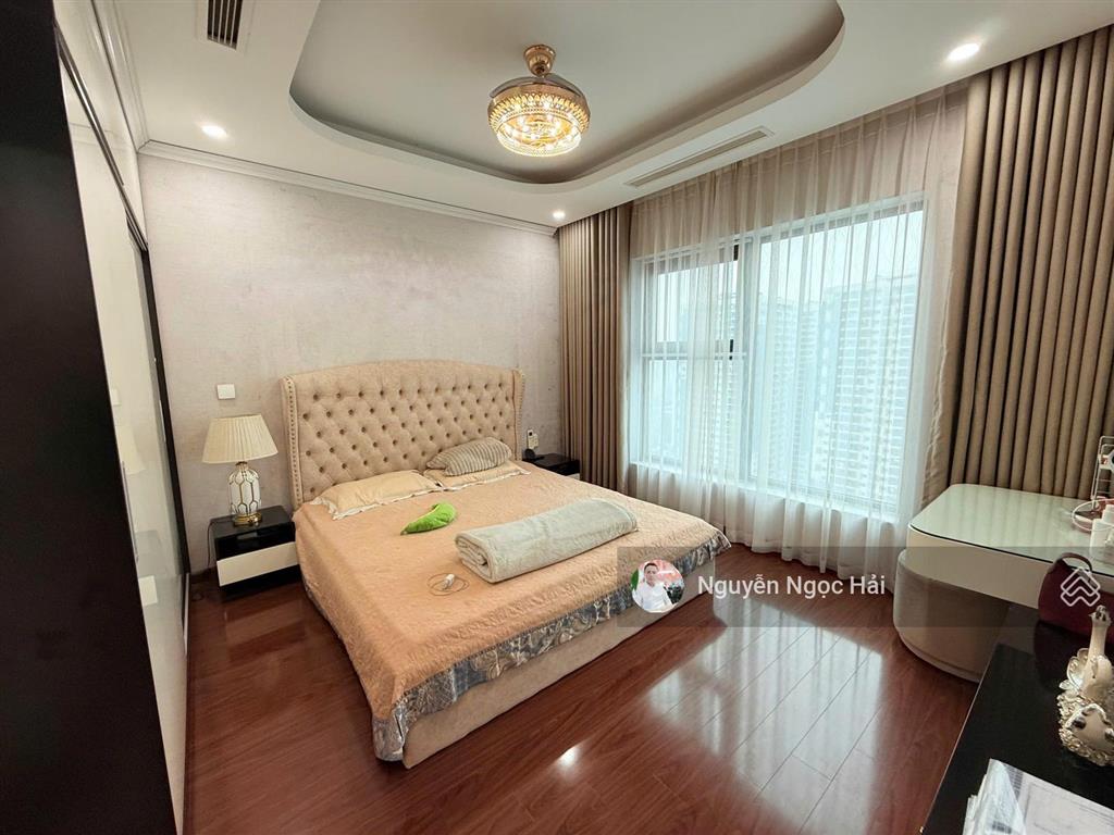 Giá chuẩn!! chính chủ bán căn 2 ngủ 93m giá 7.9 tỷ full nội thất tại golden land