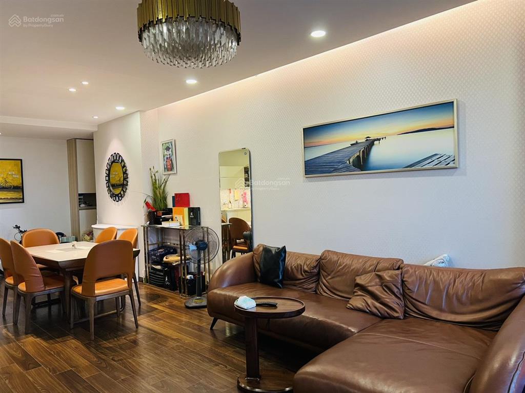 Giá chuẩn!! chính chủ bán căn 70m2 giá 6,06 tỷ 2pn + 2wc full nội thất tại cc five star.