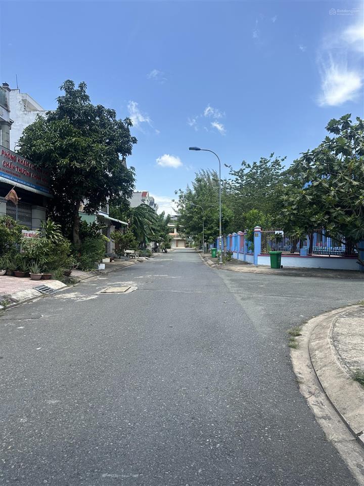 Bán đất lô góc 2 mt đối diện trường mầm non hoa lan, đường số 7, kdc 47 mẫu an phú tây, bình chánh
