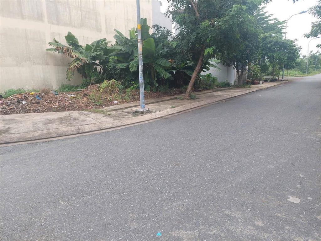 Bán đất lô góc 2 mt đối diện trường mầm non hoa lan, đường số 7, kdc 47 mẫu an phú tây, bình chánh