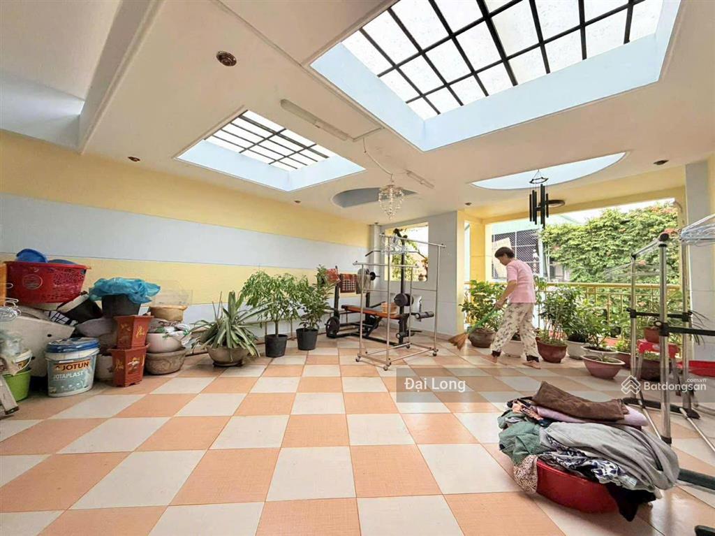 Nhà 2 mặt tiền đường hoa sữa, phú nhuận 4 tầng 5,3x13m giá chỉ 21,3 tỷ còn thương lượng