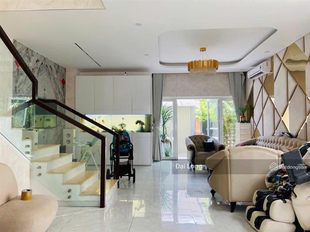 Biệt thự sân vườn sang trọng khu compound đường trần não 9x21m giá 48 tỷ (244tr/m2)