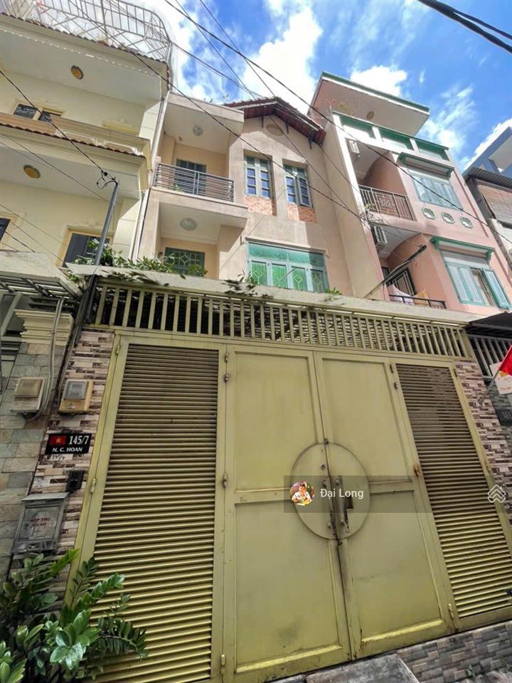 Bán nhà phố hxh cách phan xích long 1 dãy nhà. 5m x 13,7m giá chỉ 16,8 tỷ còn thương lượng.