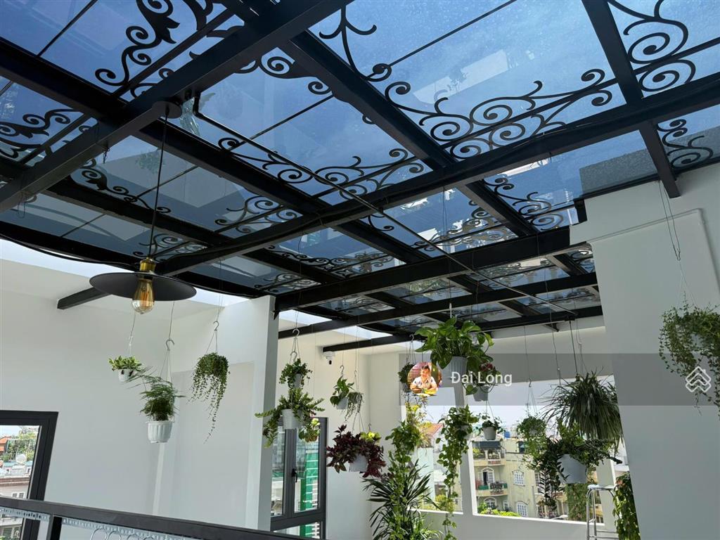 Siêu phẩm chdv bình thạnh góc 2 mặt tiền hđ thuê khoán 89tr/tháng giá chỉ 27,5 tỷ.
