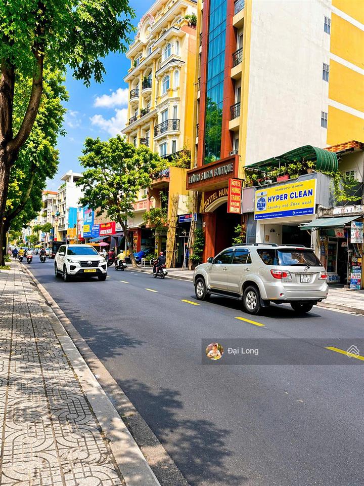 Bán gấp khách sạn đường nguyễn thái bình, hầm 6 tầng thu nhập 300 triệu/tháng. giá chỉ 59 tỷ.