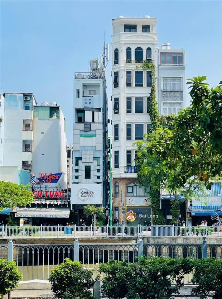 Siêu phẩm tòa nhà 8 tầng 3 mặt tiền với dòng tiền 110 triệu/tháng ngay quận 3, giá chỉ 32 tỷ