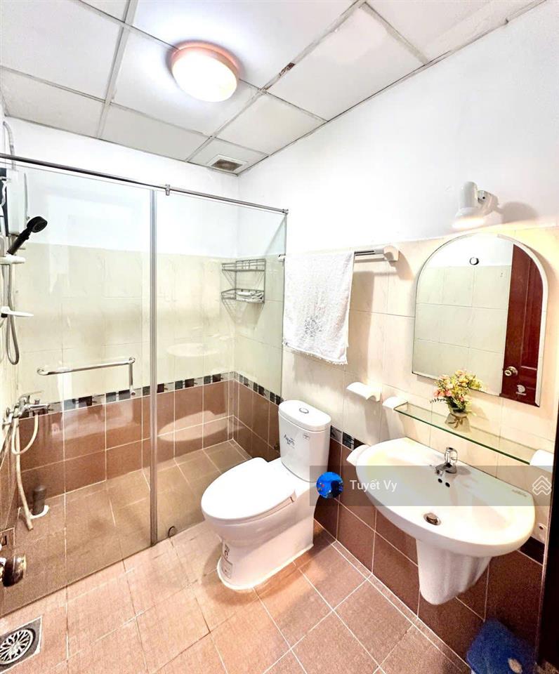 Đầu tư mới bán gấp ch vạn đô, 1 tỷ 950, quận 4, 68m2, 2pn  2wc (lộc mua bán 50 triệu)