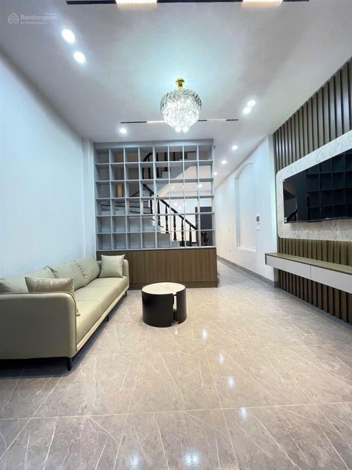 Chính chủ cần bán  nhà 4 tầng  full nội thất cao cấp  dt34m2  mặt tiền rộng  gần ô tô.