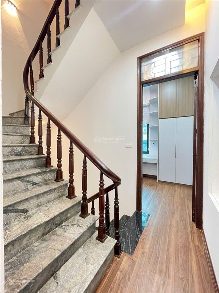 Chính chủ cần bán  nhà 4 tầng  full nội thất cao cấp  dt34m2  mặt tiền rộng  gần ô tô.