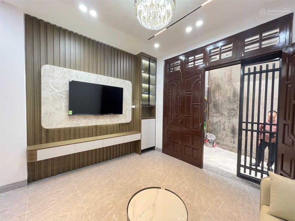 Chính chủ cần bán  nhà 4 tầng  full nội thất cao cấp  dt34m2  mặt tiền rộng  gần ô tô.