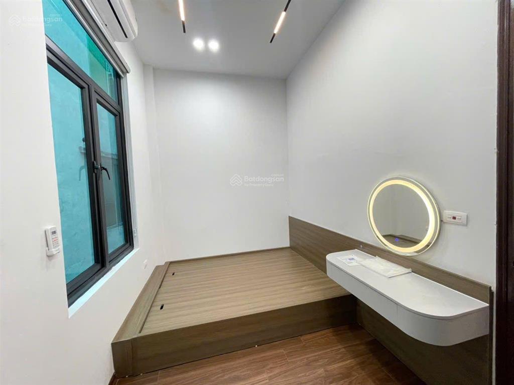 Chính chủ cần bán  nhà 4 tầng  full nội thất cao cấp  dt34m2  mặt tiền rộng  gần ô tô.