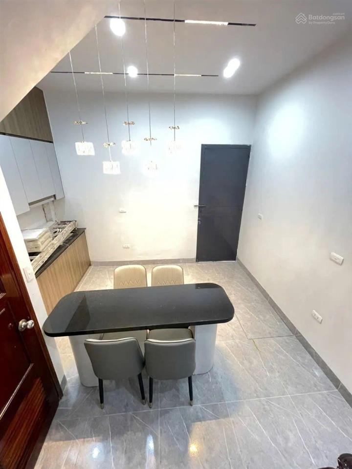 Chính chủ cần bán  nhà 4 tầng  full nội thất cao cấp  dt34m2  mặt tiền rộng  gần ô tô.