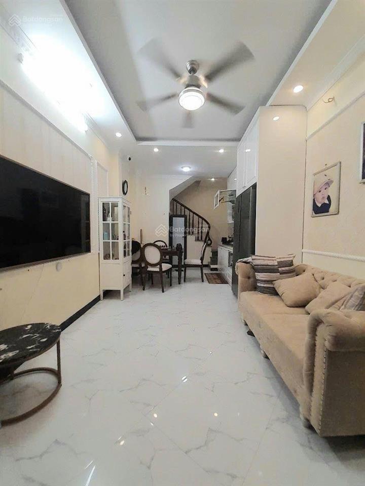 Nhà dân xây chắc chắn  nội thất cực sịn  4 tầng  sổ đỏ nở hậu  ngõ thoáng sáng  ở sướng.