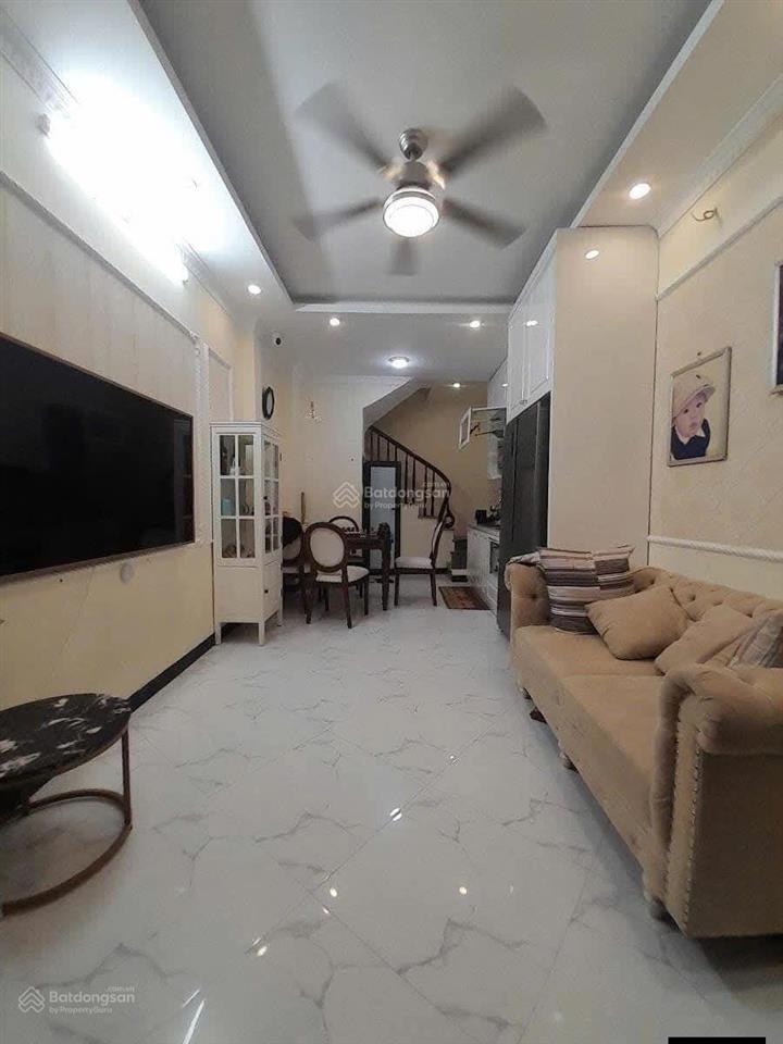 Nhà dân xây chắc chắn  nội thất cực sịn  4 tầng  sổ đỏ nở hậu  ngõ thoáng sáng  ở sướng.