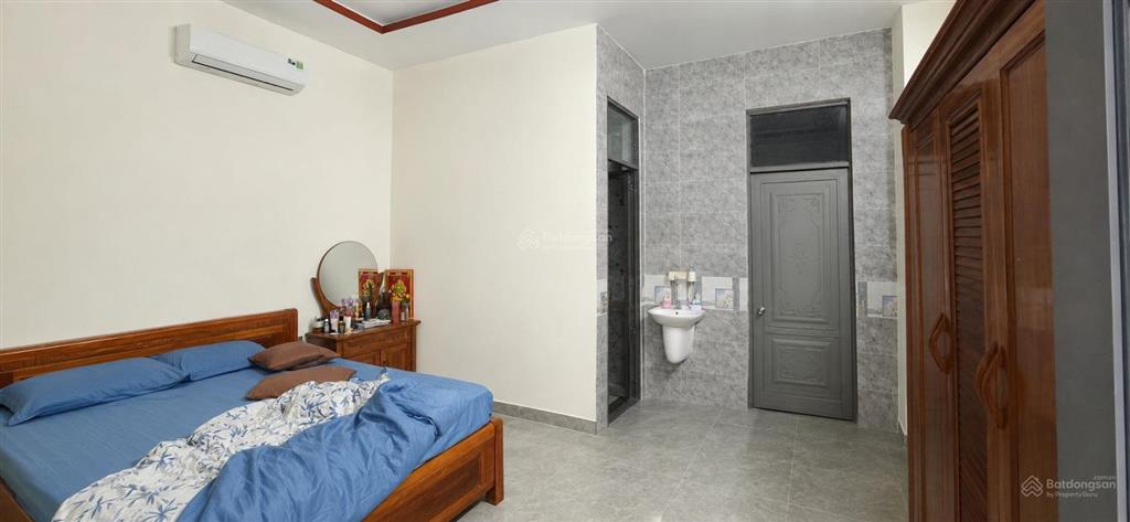 Nhà 3 tầng, 8 phòng, 8 wc, sát vịnh mân quang