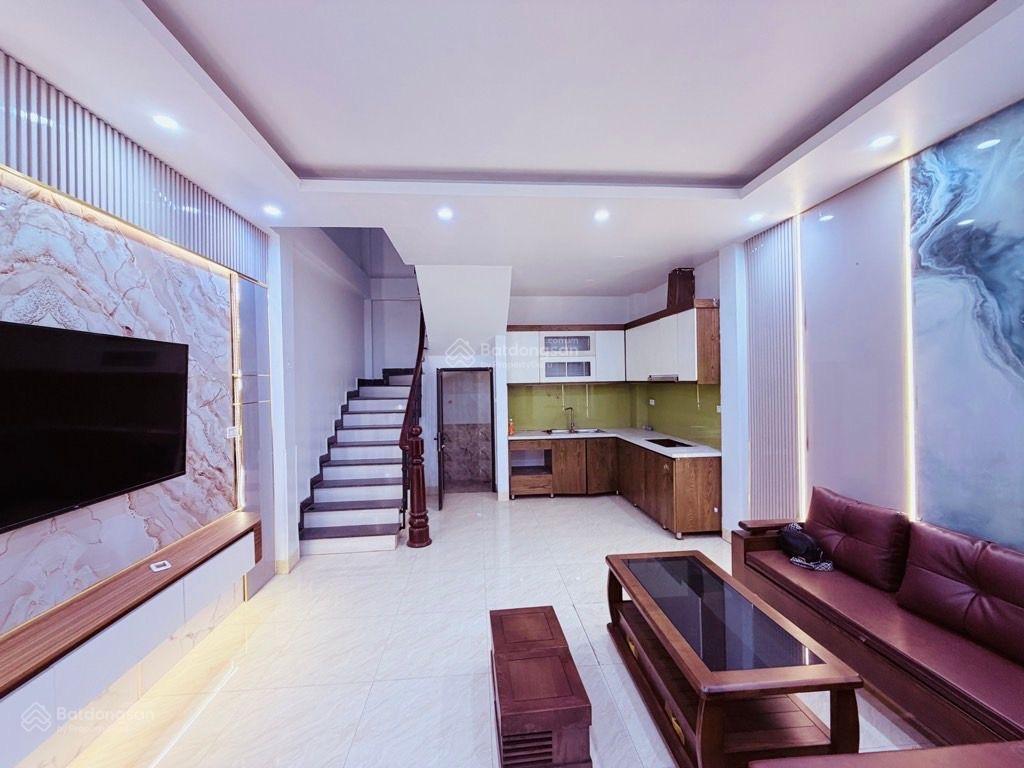 Cực hiếm nhỉnh 8t  36m2  #bồđề  2 thoáng  ô tô đỗ cổng  thông hồng tiến  vị trí cực đẹp.