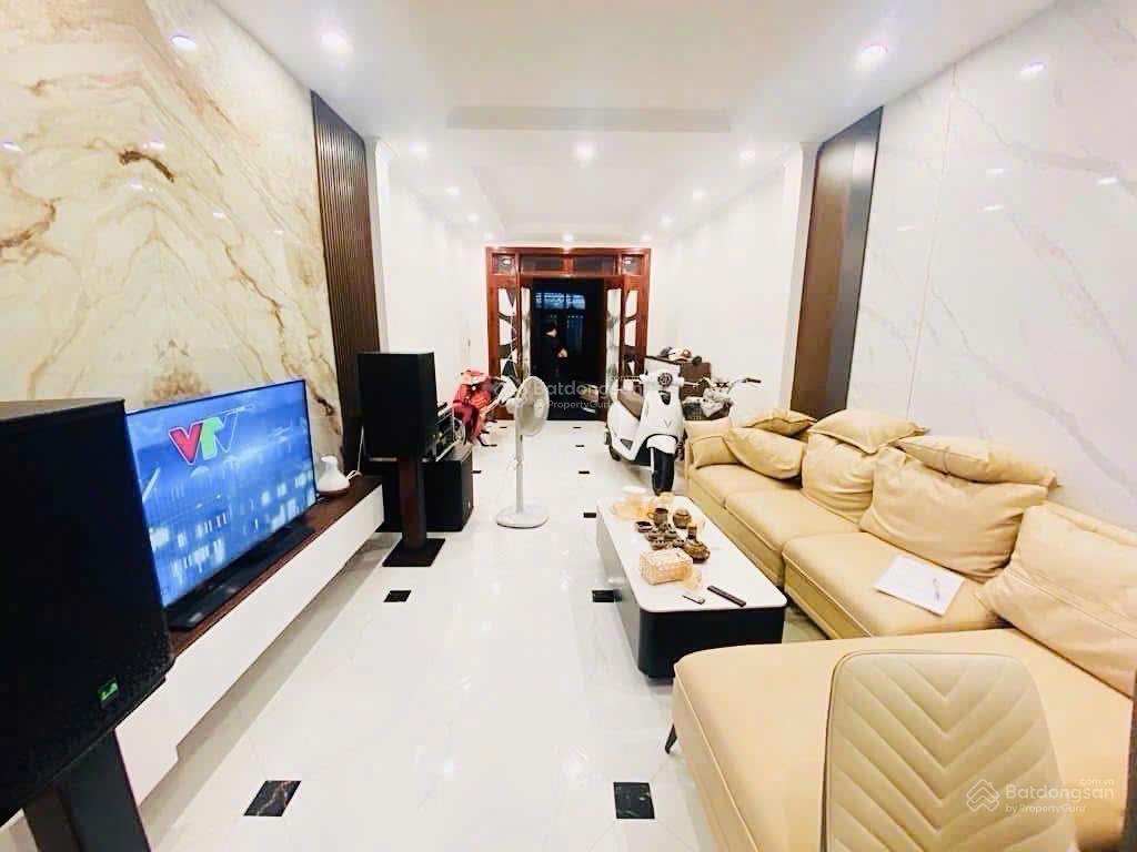 Nhỉnh 11 tỷ  nguyễn văn cừ  44m2 x 5 tầng 5 ngủ  full nội thất  duy nhất 1 căn