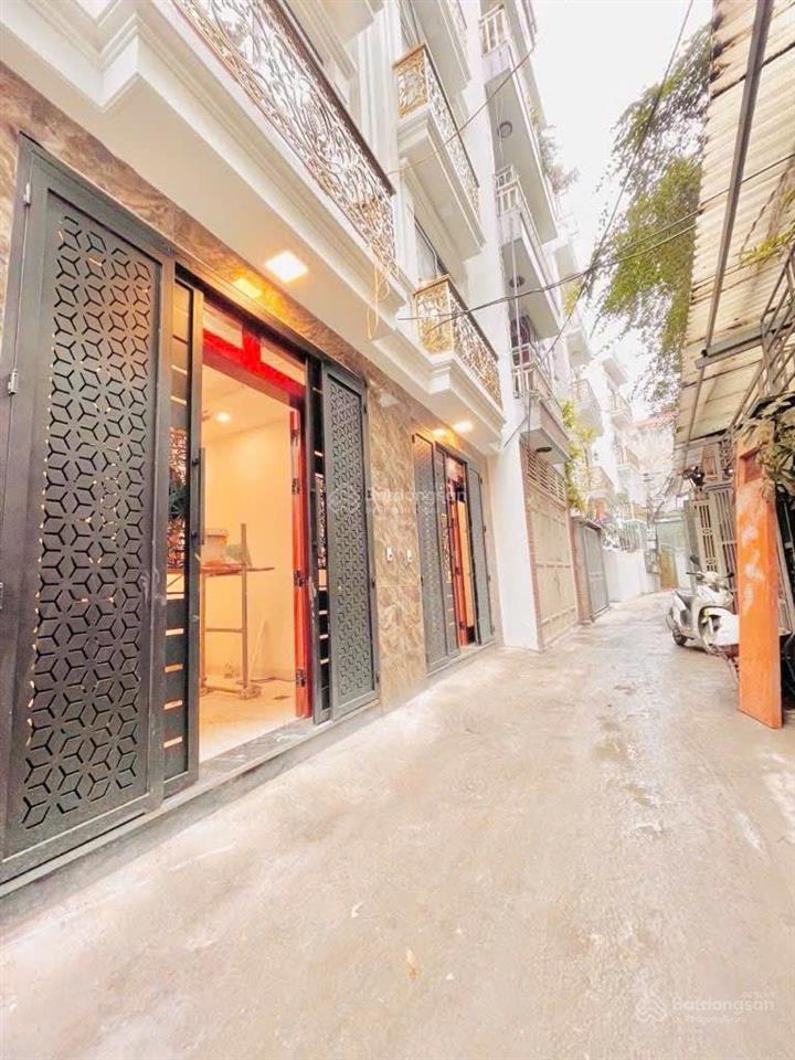 Nhỉnh 11 tỷ  nguyễn văn cừ  44m2 x 5 tầng 5 ngủ  full nội thất  duy nhất 1 căn