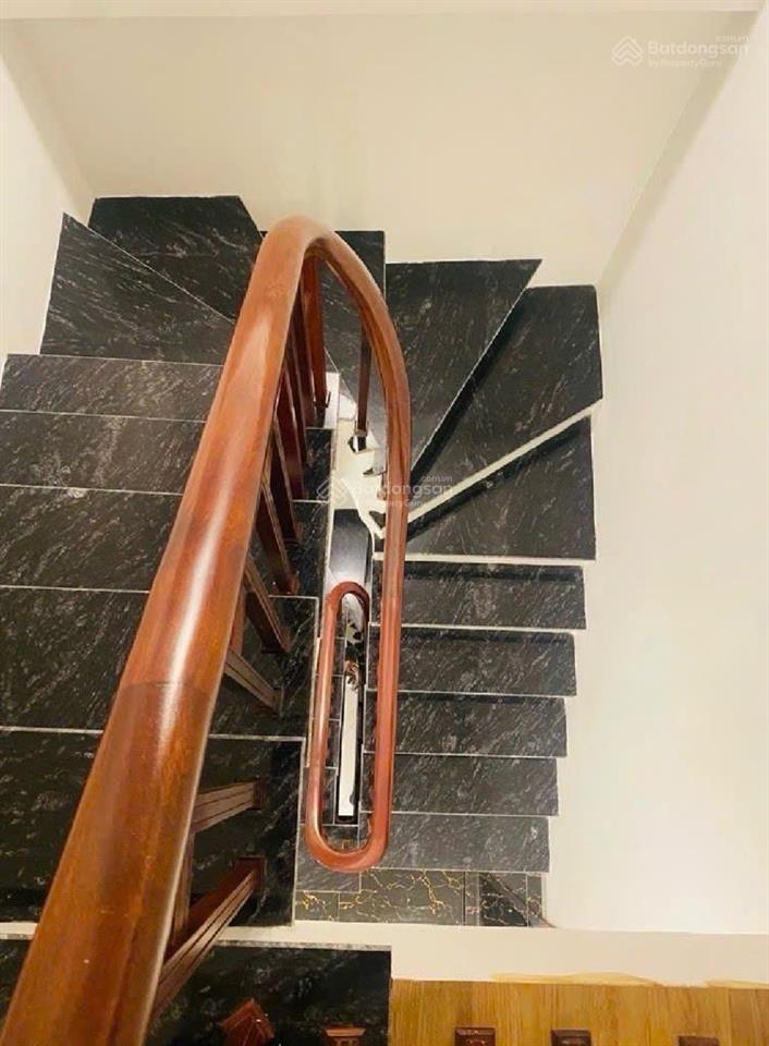 Nhỉnh 11 tỷ  nguyễn văn cừ  44m2 x 5 tầng 5 ngủ  full nội thất  duy nhất 1 căn