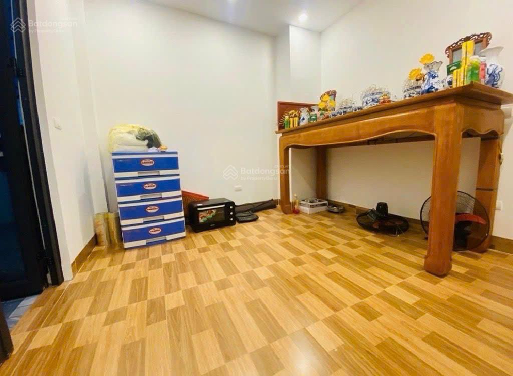 Nhỉnh 11 tỷ  nguyễn văn cừ  44m2 x 5 tầng 5 ngủ  full nội thất  duy nhất 1 căn