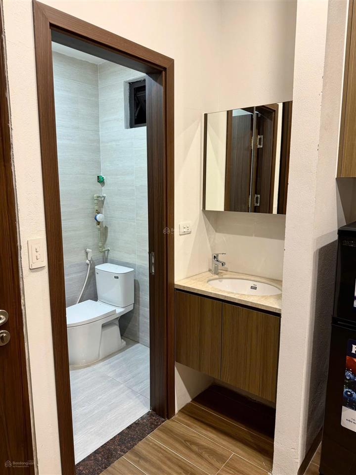 Cho thuê căn hộ khép kín gác lửng tại tốt, ngách 17, ngõ 117, phố 8/3, 4 triệu, 20m2