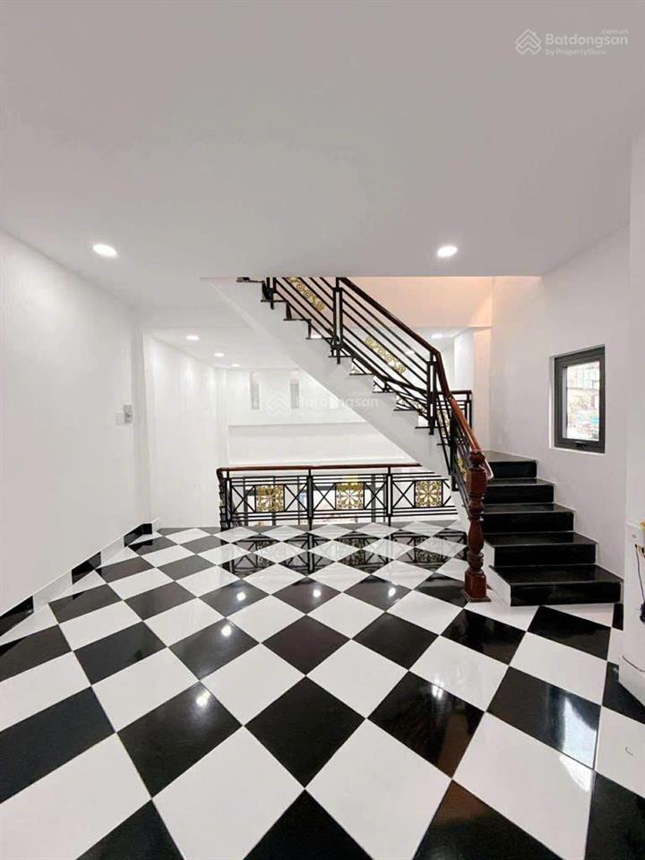 Nhà 3 tầng ngay cầu tân thuận  54m2 (4,5 x12)  chỉ 5,25 tỉ (còn tl)