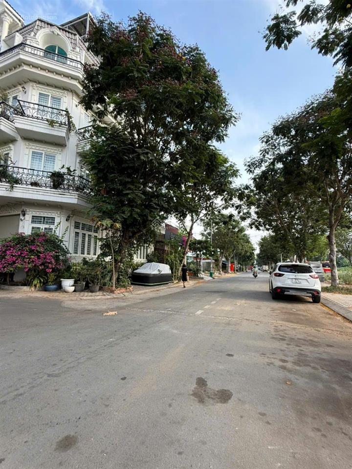 Ô tô vào nhà  hoàng quốc việt  khu phú mỹ hưng  4 tầng  50.4m  10 tỉ