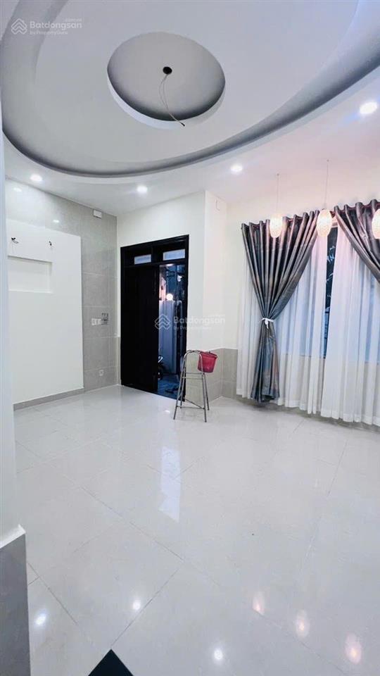 Nhà 3 tầng  kế hoàng trọng mậu  93m2  ngang 8,5m  8 tỉ 8