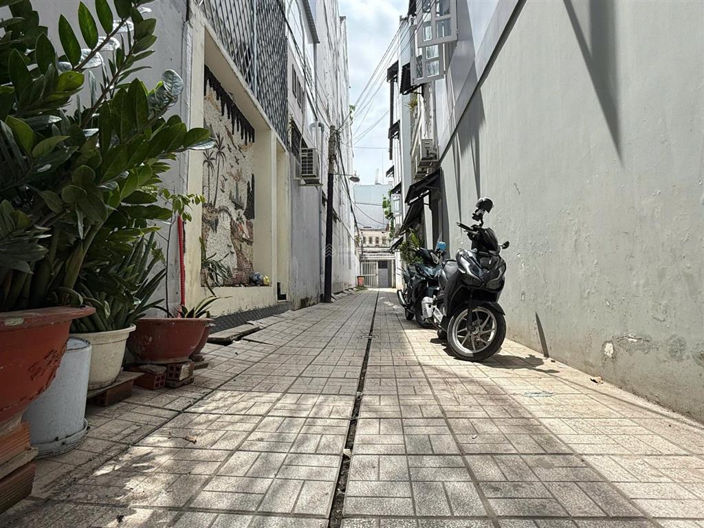 Chdv 3 tầng  100m2  30m tới hẻm xe tải  thu 24tr/tháng  7 tỉ 8
