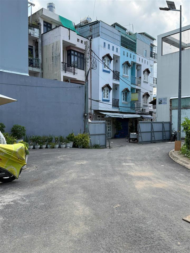 Đất đẹp đường nhựa sát mt bùi văn ba  sổ vuông  8 tỉ 9