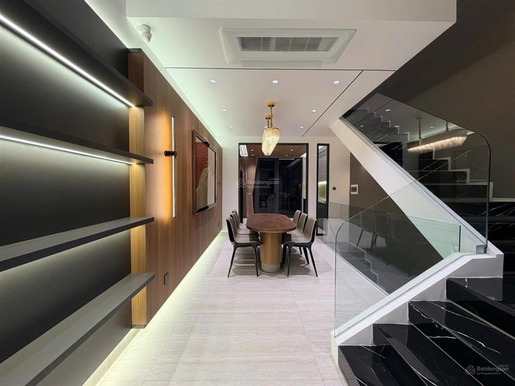 Siêu phẩm 4 tầng  mt đường nhựa  thang máy xịn sò  75m²  15 tỷ 8