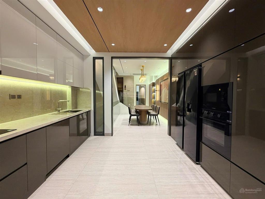Siêu phẩm 4 tầng  mt đường nhựa  thang máy xịn sò  75m²  15 tỷ 8