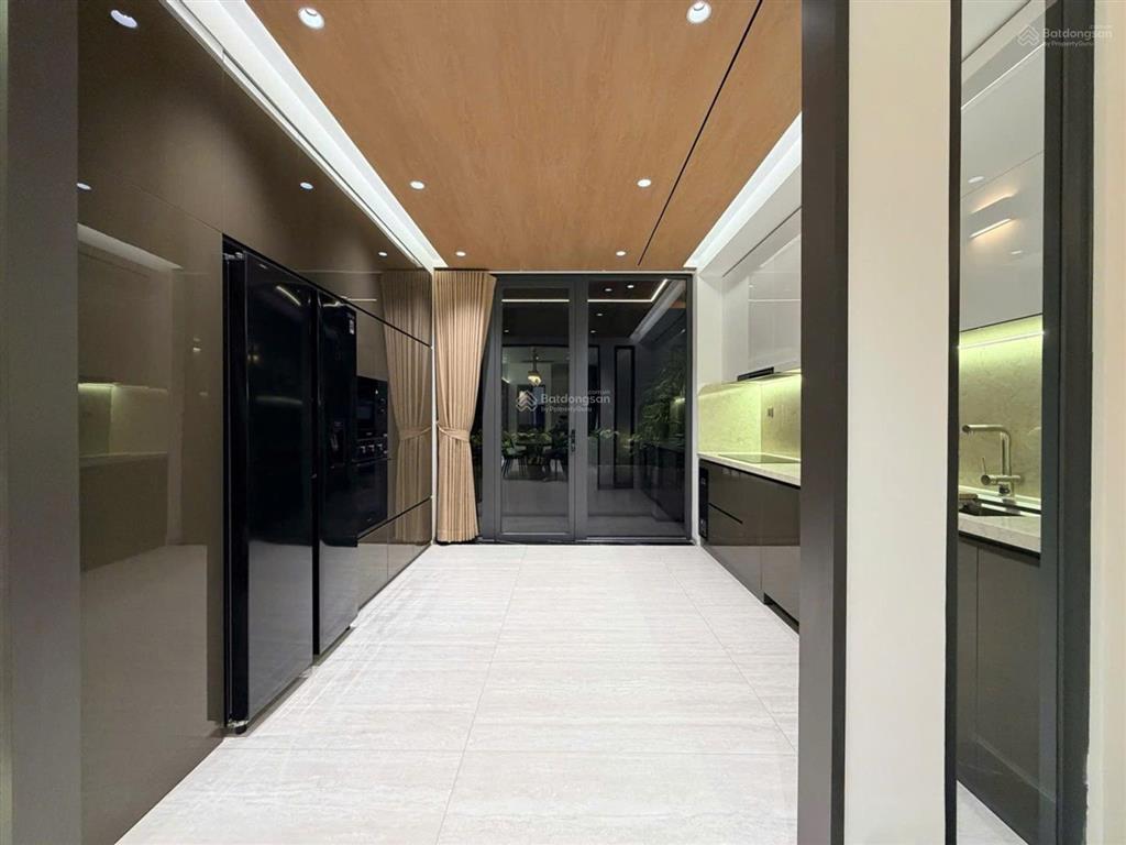 Siêu phẩm 4 tầng  mt đường nhựa  thang máy xịn sò  75m²  15 tỷ 8