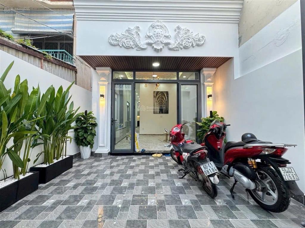 Siêu phẩm ở ngay  96m2  kế bên đh marketing  6,5 tỷ