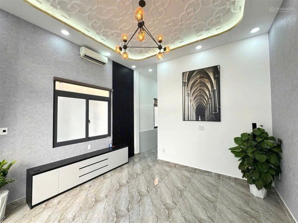 Siêu phẩm ở ngay  96m2  kế bên đh marketing  6,5 tỷ