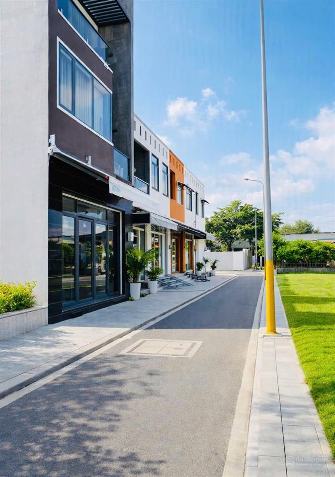 Nhà 2 tầng ở ngay  hẻm xe hơi  gần chợ phú thuận  51m2  nhỉnh 5 tỷ