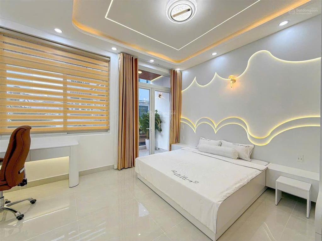 Nhà 3 tầng  cạnh phú mỹ hưng  xe hơi ở trong nhà  57m2  9,99 tỷ