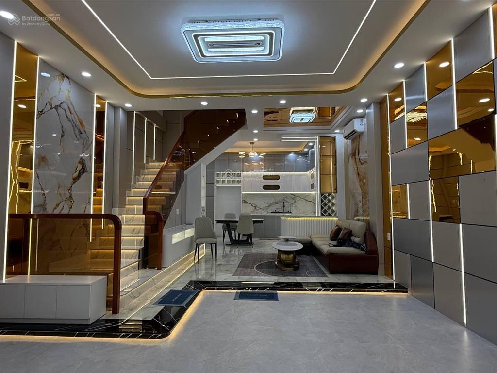 Nhà 3 tầng  cạnh phú mỹ hưng  xe hơi ở trong nhà  57m2  9,99 tỷ