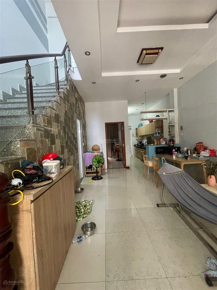 Nhà mặt tiền đường 10m gần phú mỹ hưng  3 tầng  90m2  có phòng trệt  chỉ 10 tỉ