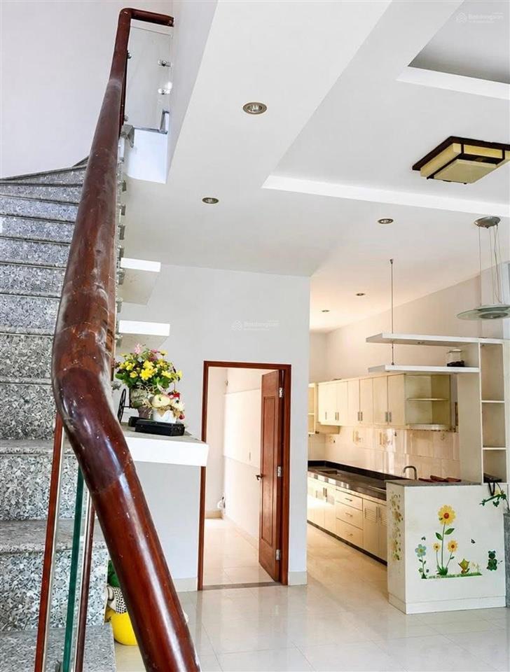 Nhà mặt tiền đường 10m gần phú mỹ hưng  3 tầng  90m2  có phòng trệt  chỉ 10 tỉ