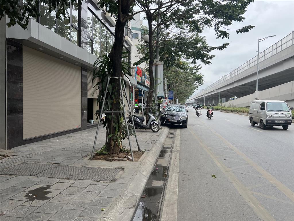 Cho thuê mặt bằng kinh doanh tầng 3 dt 145m/san