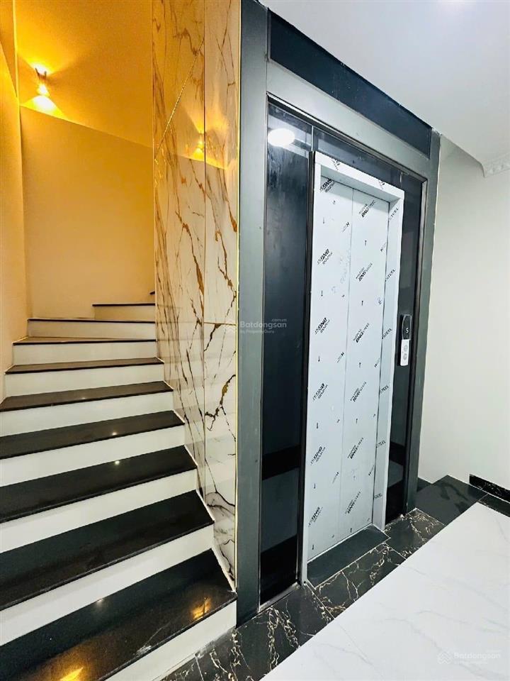 Bán nhà hào nam, đống đa, 40m2x5 tầng, mặt tiền 4m, thang máy, gần phố, tặng full nội thất