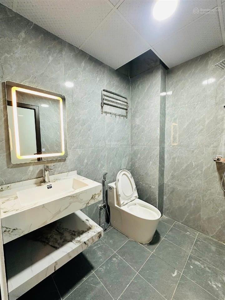 Bán nhà hào nam, đống đa, 40m2x5 tầng, mặt tiền 4m, thang máy, gần phố, tặng full nội thất