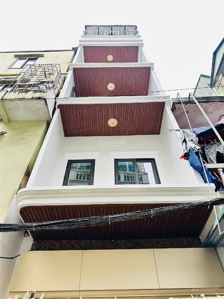 Bán nhà hào nam, đống đa, 40m2x5 tầng, mặt tiền 4m, thang máy, gần phố, tặng full nội thất