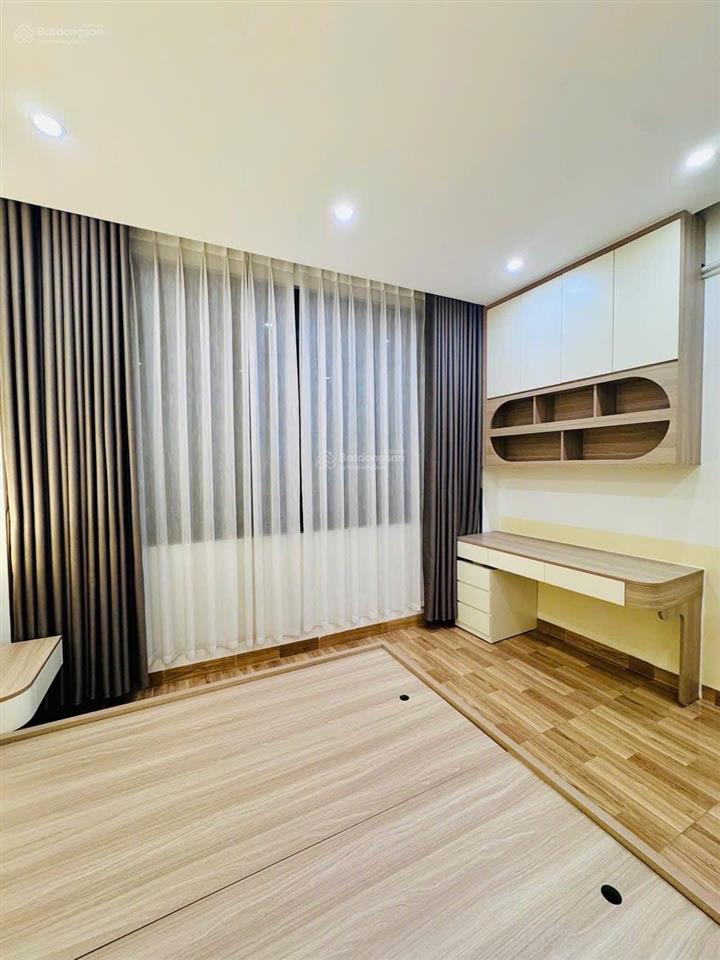 Giảm sốc chỉ còn 10,5 tỷ, bán nhà hào nam, 50m ra phố, ngõ thông, gần ga cát linh, full nội thất