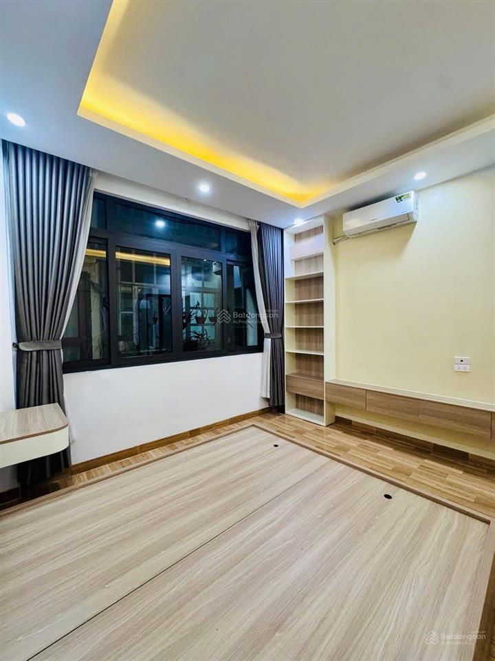 Giảm sốc chỉ còn 10,5 tỷ, bán nhà hào nam, 50m ra phố, ngõ thông, gần ga cát linh, full nội thất