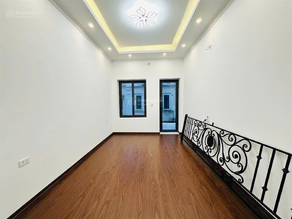 Chính chủ cần bán nhà cát linh, 40m2, 5 tầng thang máy, 70m ra phố, gần ga tàu điện, chỉ 10,79 tỷ